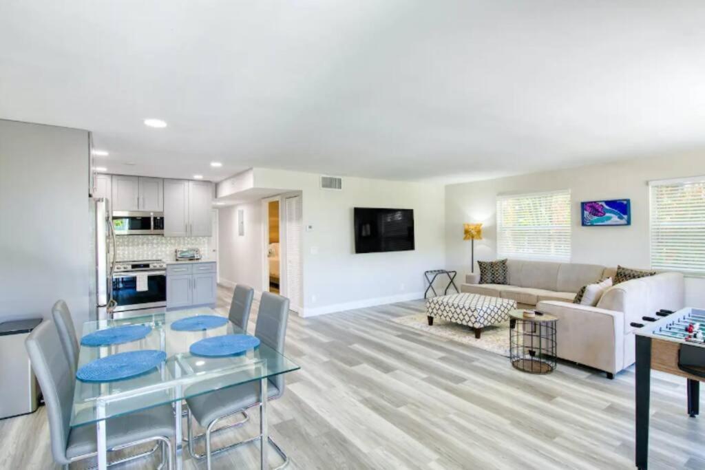 וסט פאלם ביץ' Dog Friendly Condo With Beach Access, Hot Tub, Firepit מראה חיצוני תמונה